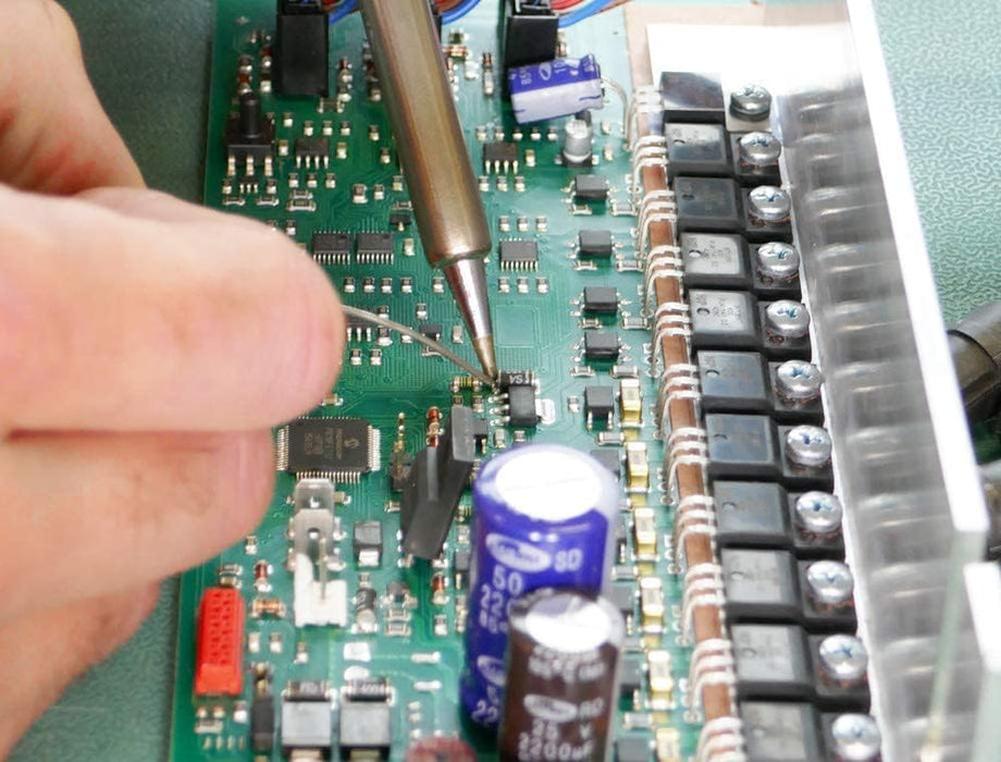 Weller 70 Watt Digital Soldering Station - WE1010NA