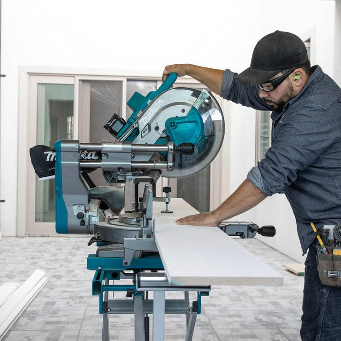 Makita (GSL04M1) 40V Max XGT 12 In. Dual-Bevel Sliding Compound Miter Saw Kit