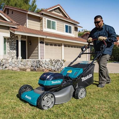 Makita (GML01PL) 40V Max XGT Brushless 21 In. Self‑Propelled Commercial Lawn Mower Kit