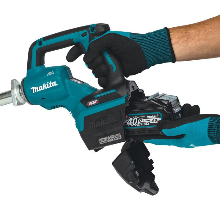 Makita (GRV01M1) 40V Max XGT Brushless Cordless 5‑1/2' Concrete Vibrator Kit (4.0 Ah)