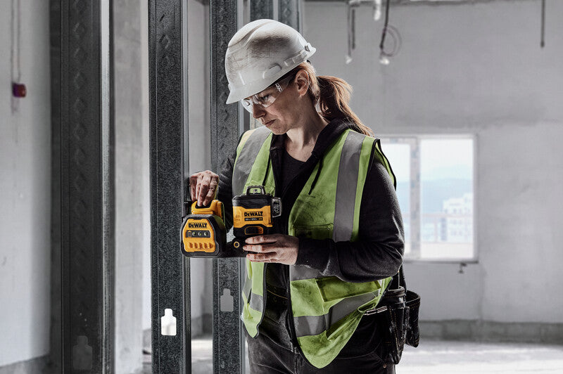DeWALT (DCLE34030G) 20V 3x360 Green Laser with Battery and Charger