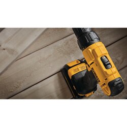 DeWALT (DCD771C2) 20V MAX Lithium-Ion Compact Drill/Driver Kit